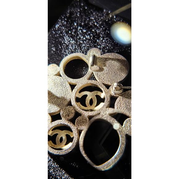 Vintage Chanel Metal Brooch with White Enamel CC Logos and Circular Detail - Picture 5 of 7